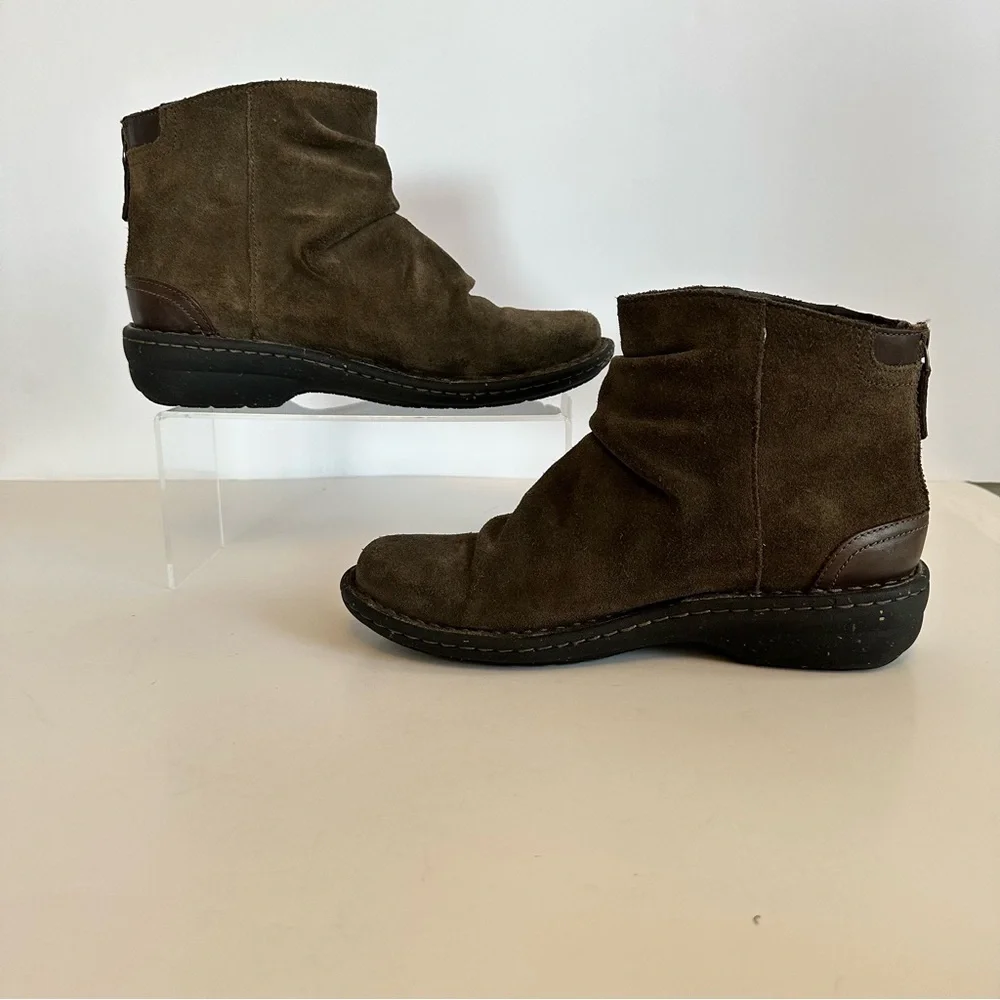Clarks Avington Swan Brown Suede Ankle‎ Boots 7W Slouchy Comfort